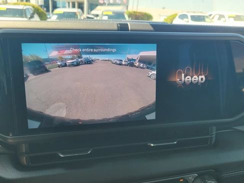Used 2025 Jeep Wrangler Unlimited Rubicon AWD/4WD image 22