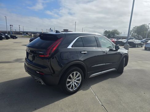 Used 2023 Cadillac XT4 Premium Luxury image 3