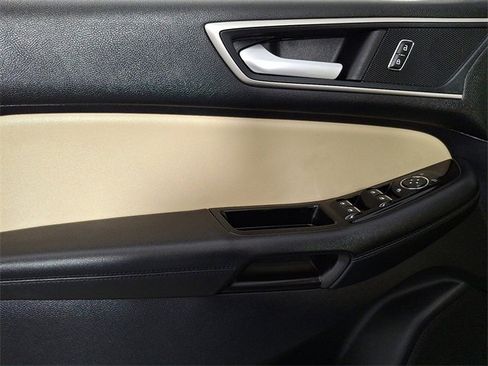 Used 2020 Ford Edge SEL w/ Convenience Package image 17