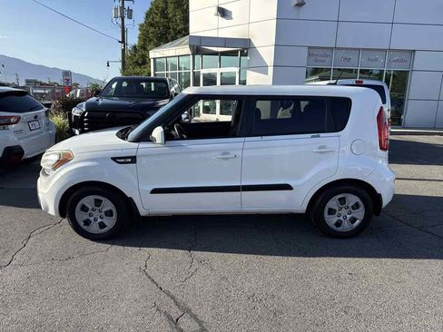 Used 2013 Kia Soul FWD image 9