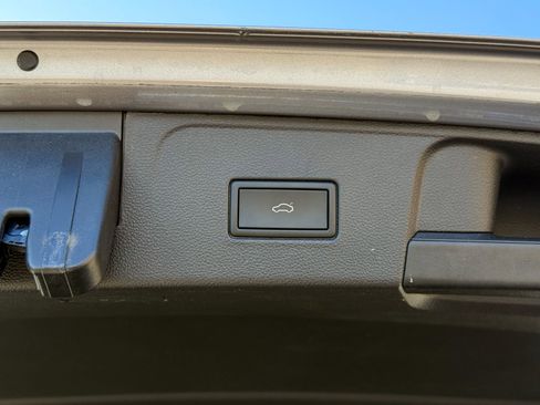 Used 2024 Volkswagen Atlas SEL Premium R-Line image 16