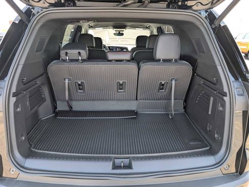 New 2026 Chevrolet Traverse Z71 w/ Enhanced Driving Package AWD/4WD image 7