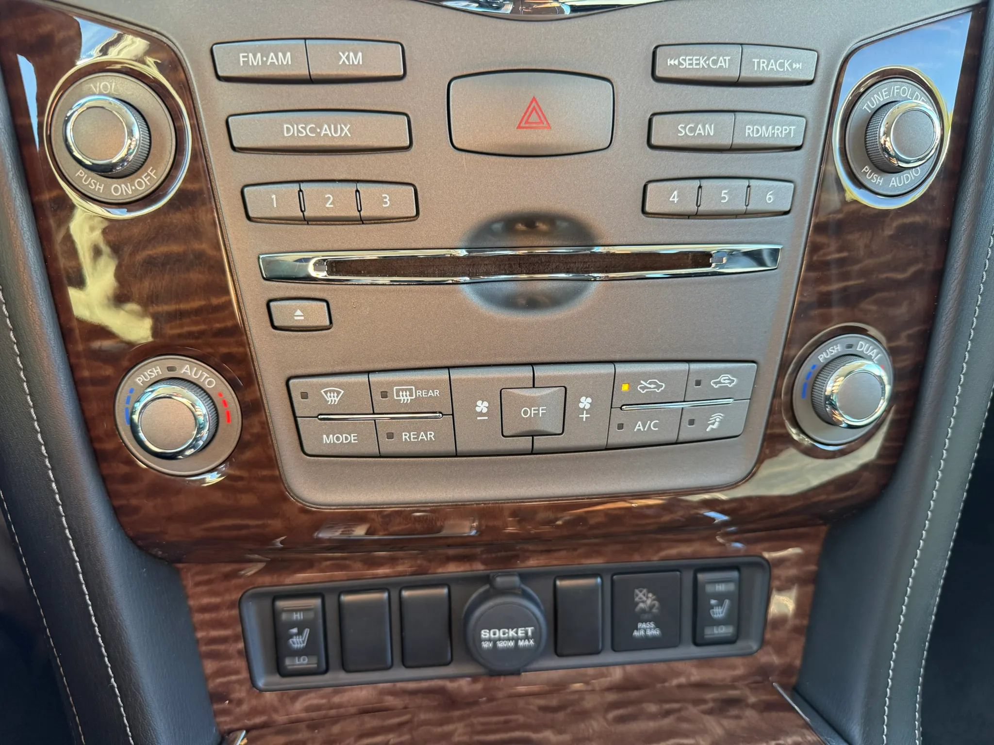 Used 2017 Nissan Armada SL w/ Interior Lighting Package AWD/4WD image 28