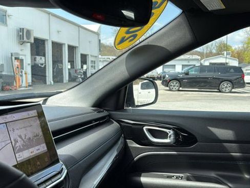 Used 2025 Jeep Compass Limited w/ High Altitude Package image 24