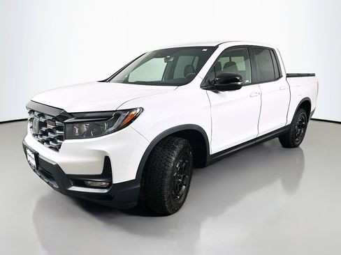 Used 2025 Honda Ridgeline TrailSport+ image 3