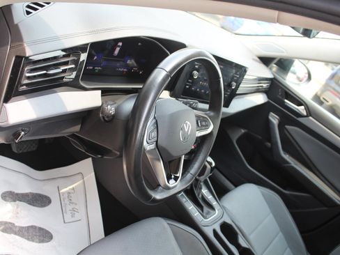 Used 2025 Volkswagen Jetta SE FWD image 16