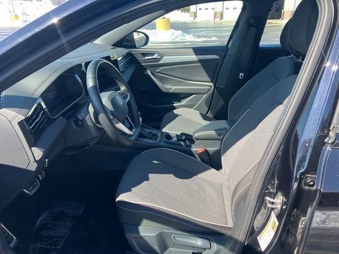 Used 2025 Volkswagen Jetta Sport image 13
