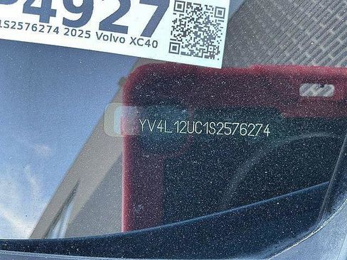 Certified 2025 Volvo XC40 B5 Plus AWD/4WD image 31