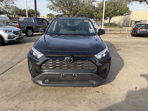 Used 2025 Toyota RAV4 XLE w/ Convenience Package image 2