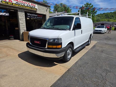 Used 2019 GMC Savana 2500 w/ Driver Convenience Package RWD image 3