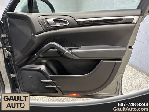 Used 2014 Porsche Cayenne S AWD/4WD image 17