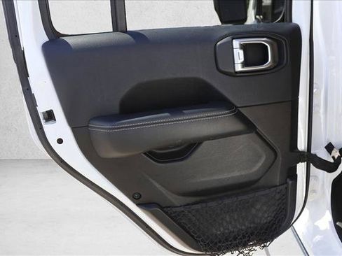 Used 2018 Jeep Wrangler Unlimited Sahara AWD/4WD image 22