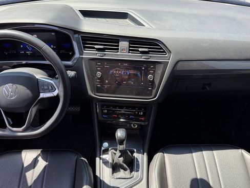 Used 2022 Volkswagen Tiguan SE FWD image 11