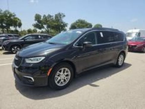 Used 2022 Chrysler Pacifica Touring-L FWD image 13