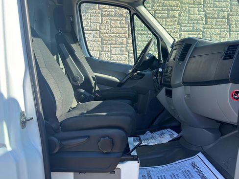 Used 2014 Mercedes-Benz Sprinter 2500 image 19