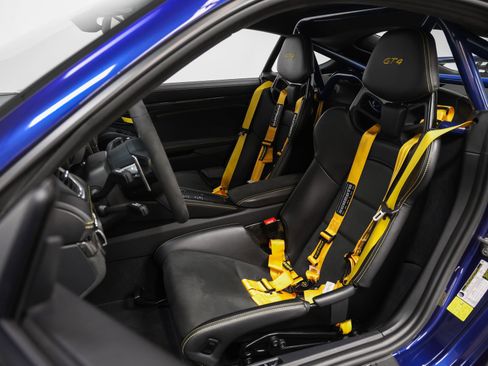 Used 2022 Porsche 718 Cayman GT4 RWD image 5