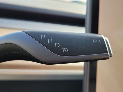 Used 2023 Tesla Model 3 Standard Range image 24