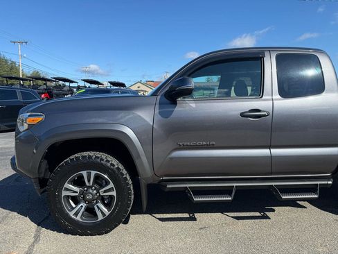 Used 2016 Toyota Tacoma TRD Sport image 5
