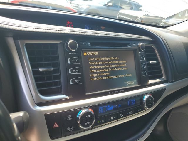 Used 2017 Toyota Highlander Plus AWD/4WD image 18
