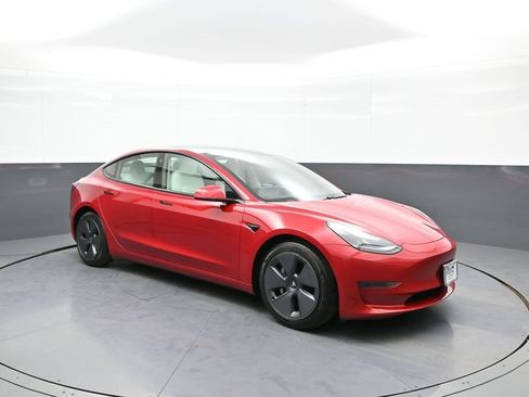 Used 2021 Tesla Model 3 Standard Range Plus image 4