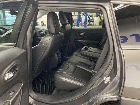 Used 2019 Jeep Cherokee Latitude Plus w/ Cold Weather Group image 14