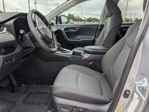 Used 2025 Toyota RAV4 XLE FWD image 25
