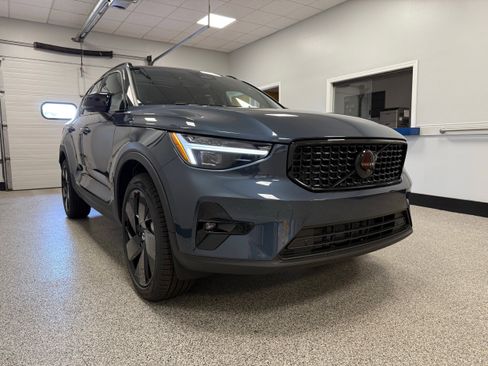 New 2026 Volvo XC40 B5 Ultra w/ Protection Package Premier image 5