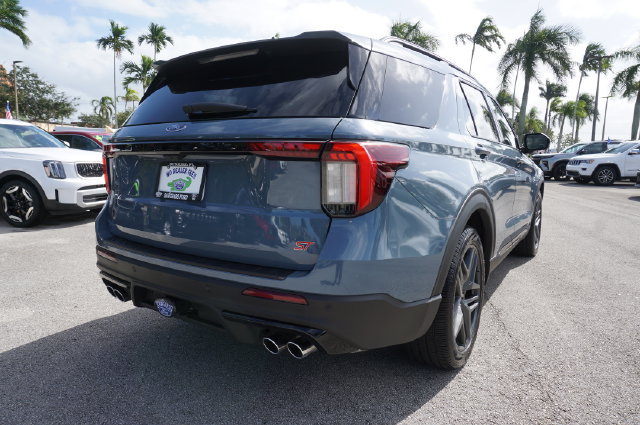 Used 2025 Ford Explorer ST w/ Sun And Sound Package AWD/4WD image 7