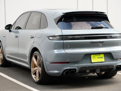Used 2024 Porsche Cayenne Turbo AWD/4WD image 56