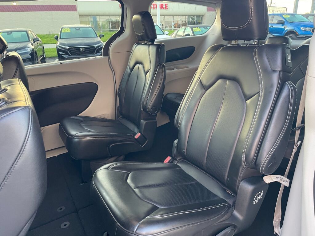Used 2023 Chrysler Pacifica Touring-L FWD image 20