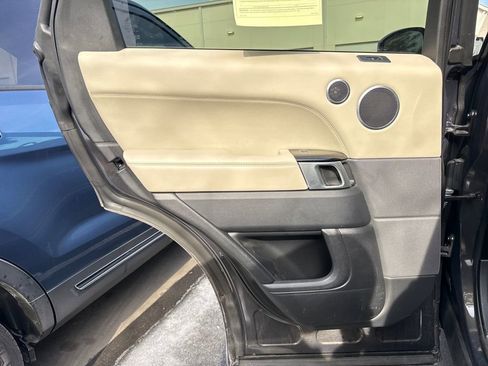 Used 2015 Land Rover Range Rover Sport HSE image 17