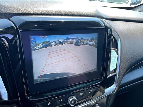 Used 2018 Chevrolet Traverse LT FWD image 18