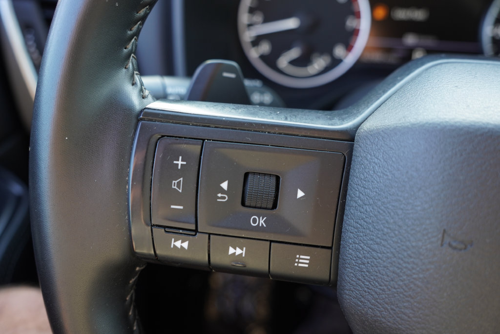 Used 2025 Nissan Rogue SV AWD/4WD image 31