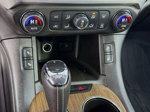 Used 2018 GMC Acadia SLE FWD image 19
