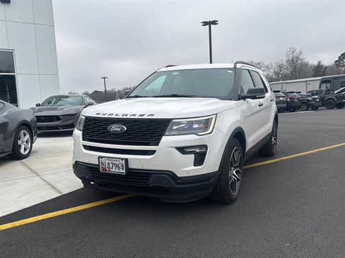 Used 2019 Ford Explorer Sport image 3