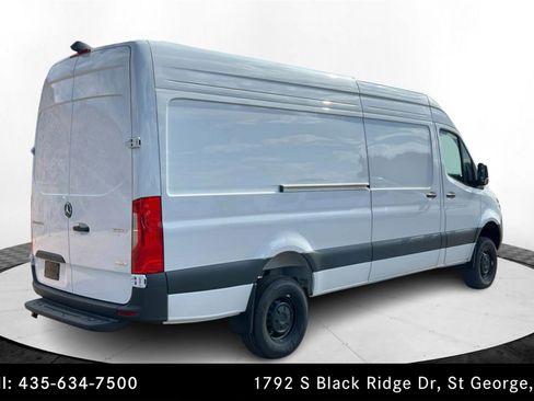Used 2025 Mercedes-Benz Sprinter 2500 image 5