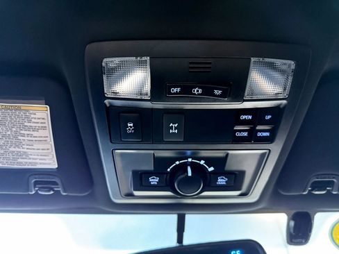 Used 2017 Toyota Tacoma TRD Off-Road AWD/4WD image 37