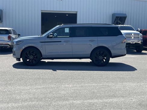 New 2025 Lincoln Navigator Reserve w/ Jet Appearance Package image 2