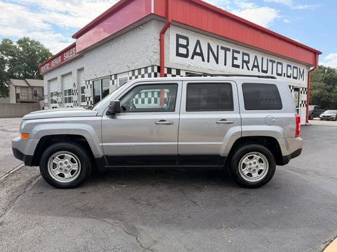 Used 2016 Jeep Patriot Sport w/ Power Value Group FWD image 2