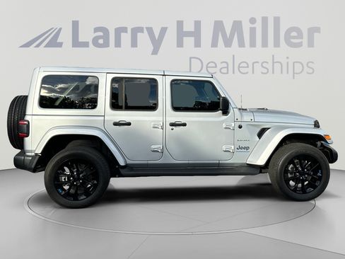 Used 2023 Jeep Wrangler Unlimited Sahara w/ Cold Weather Group AWD/4WD image 6