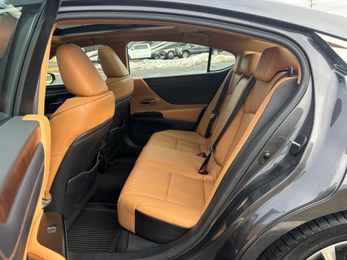 Used 2023 Lexus ES 350 w/ Luxury Package image 10