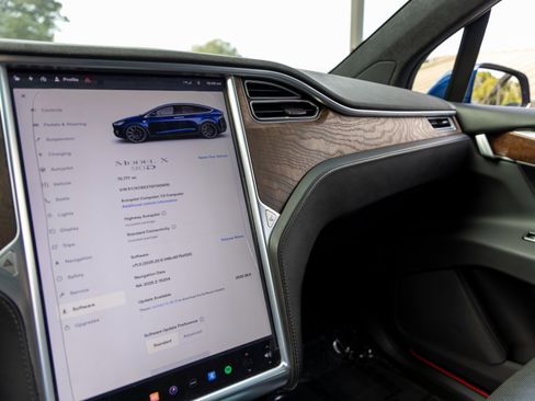 Used 2016 Tesla Model X 70D image 30