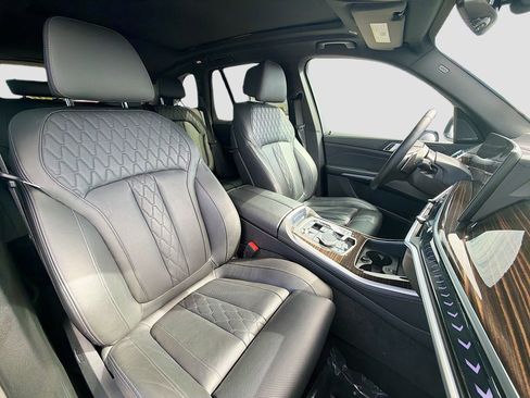 Used 2025 BMW X5 xDrive50e image 16