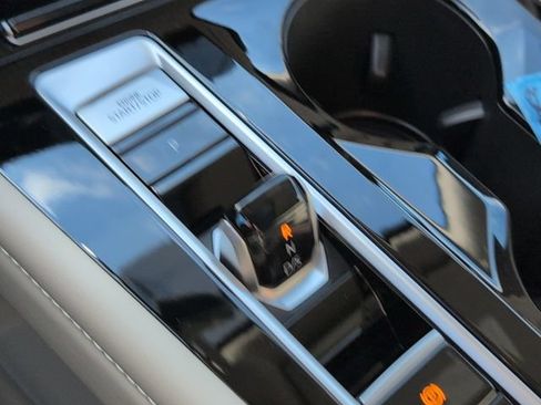 Used 2026 Volkswagen Atlas SE w/ Panoramic Sunroof Package FWD image 14