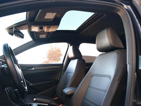 Used 2022 Volkswagen Passat 2.0T R-Line image 13