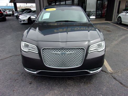 Used 2016 Chrysler 300 C image 3