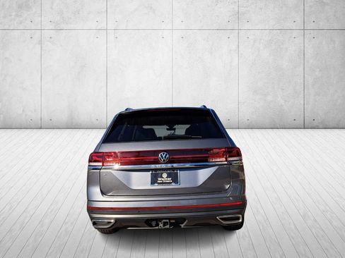 Used 2024 Volkswagen Atlas SE w/ Black Wheel Package image 6