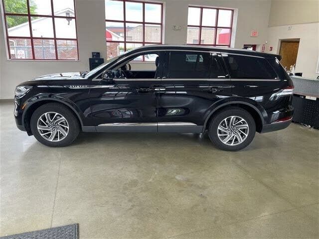 Used 2023 Lincoln Aviator AWD image 4
