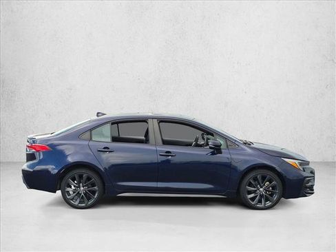 Used 2024 Toyota Corolla SE w/ SE Premium Package FWD image 4