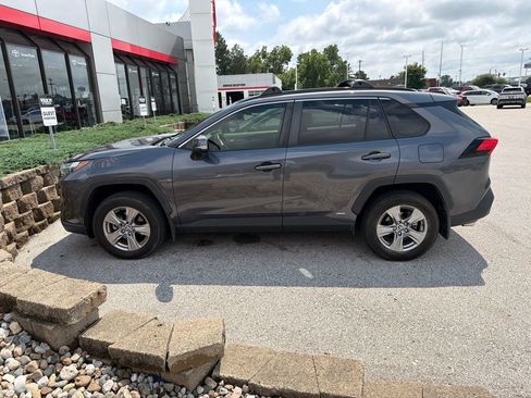 Used 2022 Toyota RAV4 XLE AWD/4WD image 1